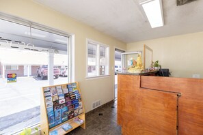 Lobby - Holiday Motel (Elko)