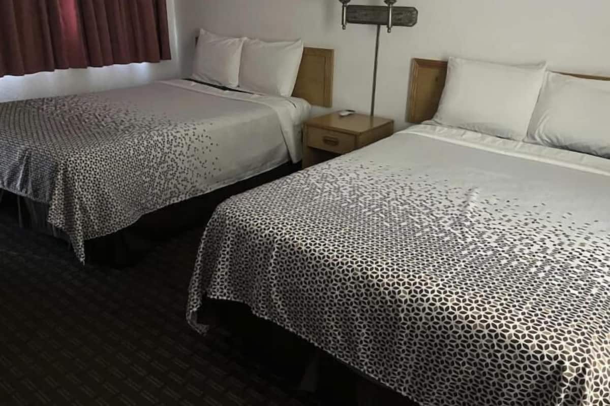 Signature Single Room, 2 Queen Beds, Non Smoking, Kitchenette