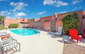 Pool - Charming 2-bedroom condo with AC in sunny Tucson (Tucson)