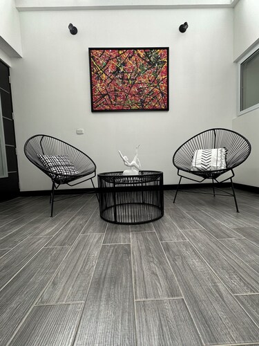 Spacious and convenient 7-bedroom house in charming Ciudad de Guatemala