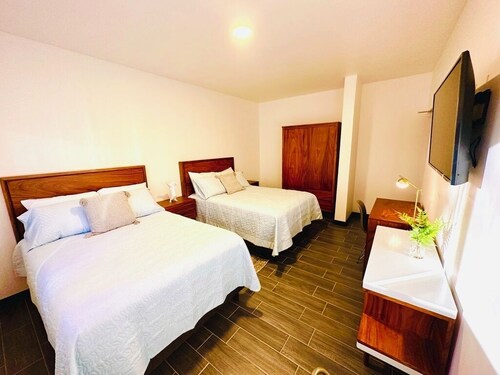 Spacious and convenient 7-bedroom house in charming Ciudad de Guatemala