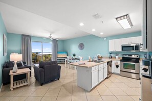 Interior - Beach Resort 405 - Beach Bliss! Beach Service | Resort Pool | Gulf Views (Miramar Beach)