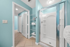 Hair dryer, towels - Beach Resort 405 - Beach Bliss! Beach Service | Resort Pool | Gulf Views (Miramar Beach)