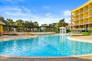 A heated pool - Beach Resort 405 - Beach Bliss! Beach Service | Resort Pool | Gulf Views (Miramar Beach)