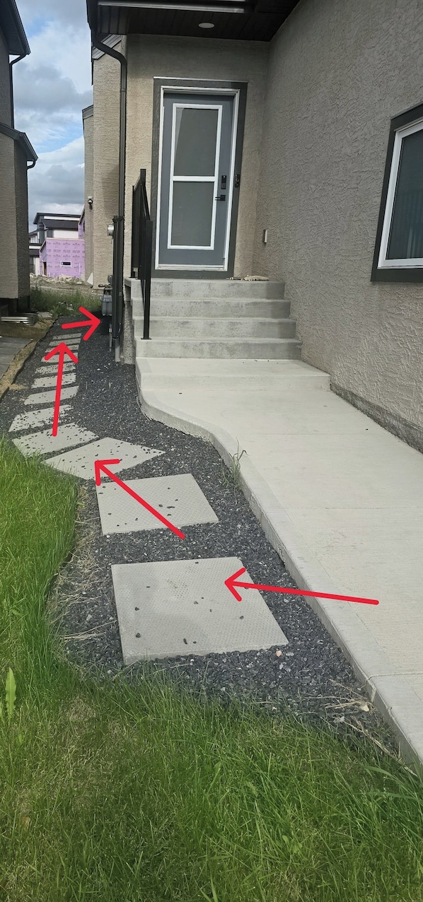 Exterior detail - Yekky Room 101-Place in Devonshire Park (Winnipeg)