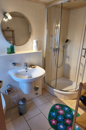 Shower, hair dryer, towels, toilet paper - A short break on Germany's largest island (Garz/Rügen)