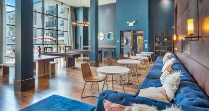 Modern 1BR Condo at Lawrence Station w Pool