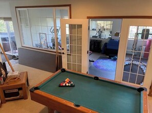 Games room - Sunset Room with a Mountain View (Colorado Springs)