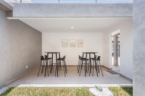 Outdoor dining - Auvé (Guatemala City)
