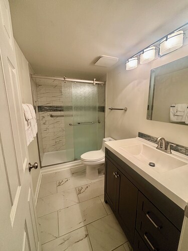 Modern High-Rise 1 Bedroom Condo in Sandy Springs, GA