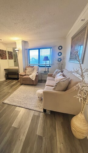 Modern High-Rise 1 Bedroom Condo in Sandy Springs, GA