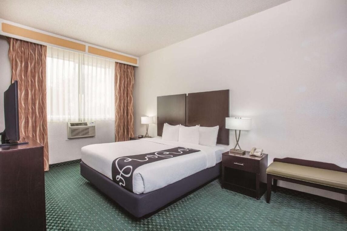 Deluxe Suite, 1 King Bed, Non Smoking