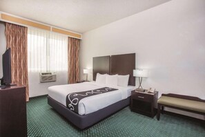 Suite Deluks, 1 Tempat Tidur King, Bebas Asap Rokok | Wi-Fi gratis