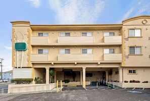 Exterior - University Inn & Suites Berkeley (Berkeley)