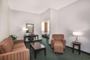 Deluxe Suite, 1 King Bed, Non Smoking | Living area - University Inn & Suites Berkeley (Berkeley)
