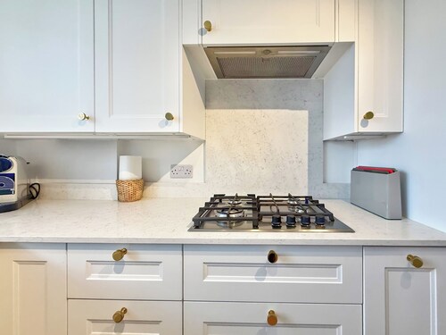 Newly Renovated Brightlingsea 3BDR Coastal Retreat