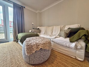 TV - Newly Renovated Brightlingsea 3BDR Coastal Retreat (Brightlingsea)