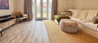 Newly Renovated Brightlingsea 3BDR Coastal Retreat