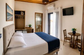 Double Room, Partial Sea View | WiFi (free), bed sheets - Nudist Inn in Peruíbe (Peruíbe)