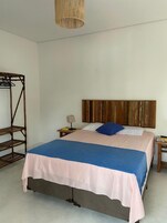 Quarto casal, vista parcial para o mar