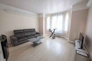 Living area - La maison des Ducs, terrace, BBQ, Near the center (Nevers)