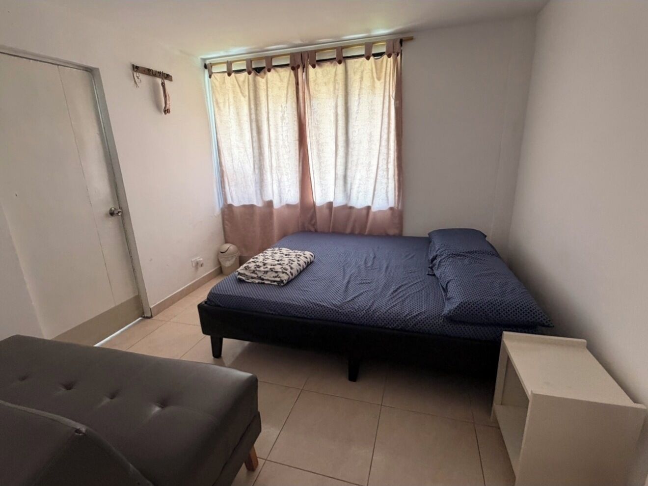 7 bedrooms, WiFi, bed sheets