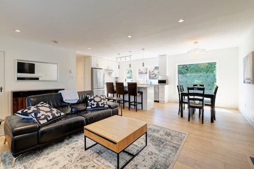 Tranquil 1-bedroom house in the heart of Victoria