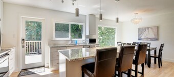 Tranquil 1-bedroom house in the heart of Victoria