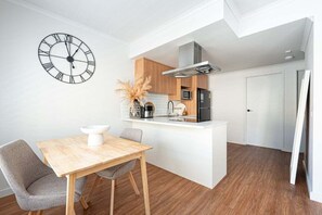 Deluxe Apartment, Patio | Private kitchen - Magill Boho Retreat-2BR - free parking (Magill)
