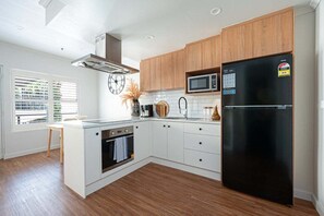 Deluxe Apartment, Patio | Private kitchen - Magill Boho Retreat-2BR - free parking (Magill)
