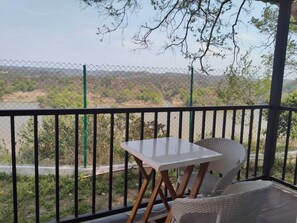 ห้องแฟมิลี่สำหรับสี่ท่าน, วิวทะเลสาบ | รับประทานอาหารกลางแจ้ง