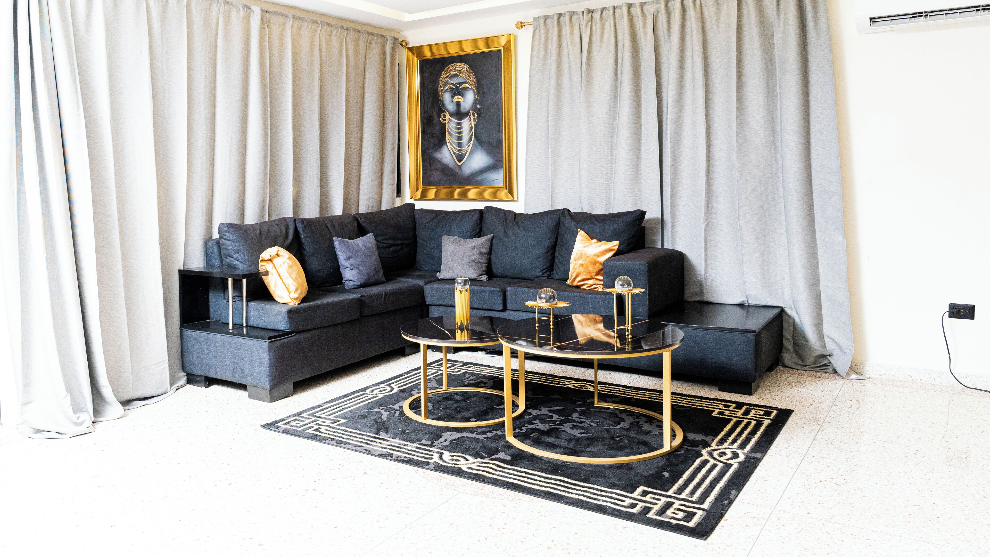 Smart TV, fireplace, stereo