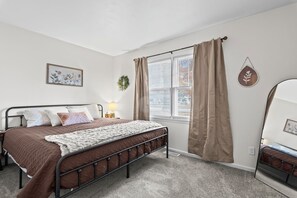 2 chambres, fer et planche à repasser, Wi-Fi, draps fournis