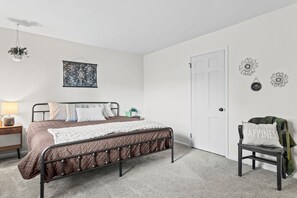 2 chambres, fer et planche à repasser, Wi-Fi, draps fournis