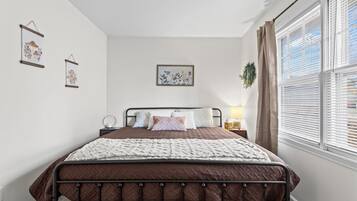 2 bedrooms, iron/ironing board, WiFi, bed sheets