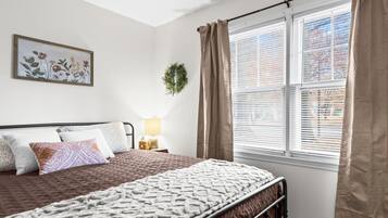 2 bedrooms, iron/ironing board, WiFi, bed sheets