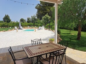 屋外ダイニングエリア