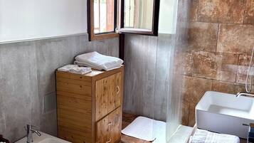 Dusche, Haartrockner, Bidet, Handtücher
