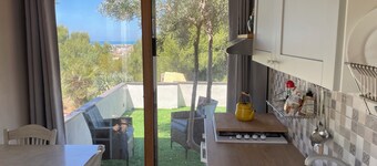 Tourist accommodation with sea view 9minutes walk from the sea with pets allowed