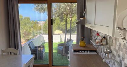 Tourist accommodation with sea view 9minutes walk from the sea with pets allowed