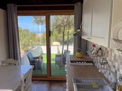 Tourist accommodation with sea view 9minutes walk from the sea with pets allowed