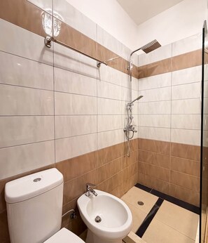 Shower, hair dryer, bidet, towels - Alexis Beach (Pet Friendly) (Sarandë)