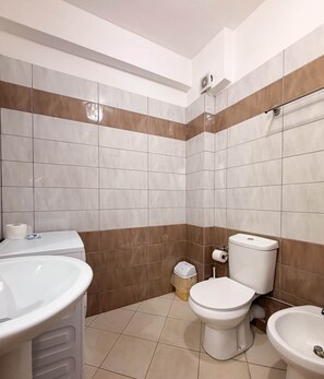 Shower, hair dryer, bidet, towels - Alexis Beach (Pet Friendly) (Sarandë)