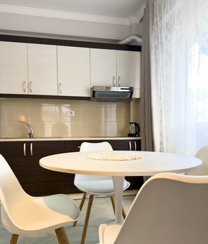 Dining - Amelia Beach (Pet Friendly) (Sarandë)