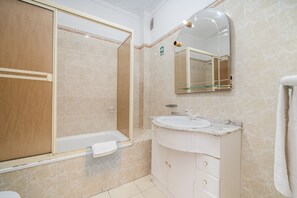 Shower - Apartment 'Candirocha D9' (Portimão)