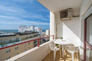Outdoor dining - Apartment 'Candirocha D9' (Portimão)