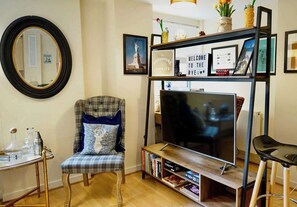 Interior - Modern 1BDR Flat Opposite Peckham Rye Park (Greater London)