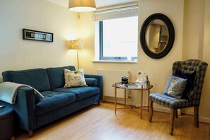 TV, offices - Modern 1BDR Flat Opposite Peckham Rye Park (Greater London)