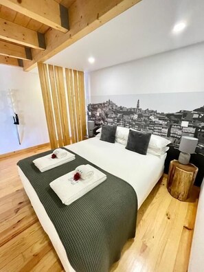 Premium Loft, 2 Queen Beds, Balcony, Pool View - 1118 Lofts (Porto)