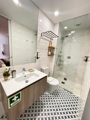Apartment, 1 Bedroom, Pool Access, City View | Bathroom - 1118 Lofts (Porto)